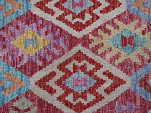 Central medallion detail of New Modern Design rug from Pakistan