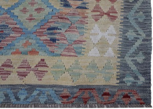 Close-up detail of New Modern Design rug from Pakistan showing Wool weave