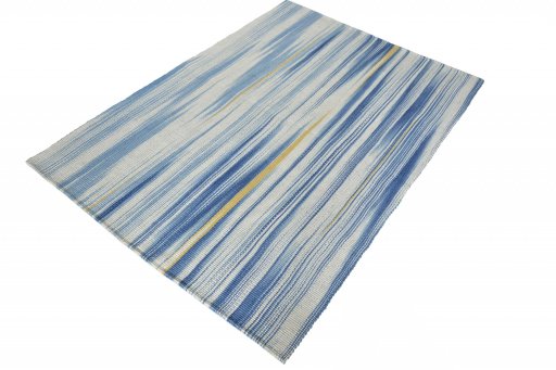 Corner detail of New Modern Design rug showing border pattern and Wool pile