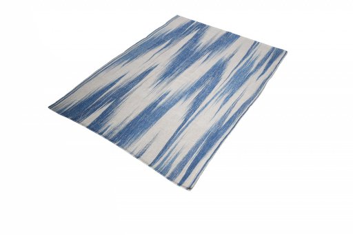 Corner detail of New Modern Design rug showing border pattern and Wool pile