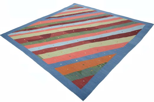 Corner detail of New Modern Design rug showing border pattern and Wool pile