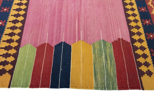 Central medallion detail of New Modern Design rug from Iran / Persia