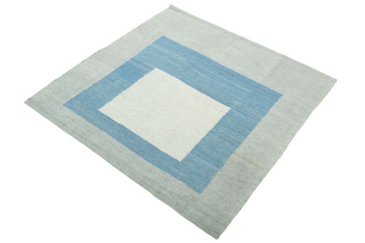 Corner detail of New Modern Design rug showing border pattern and Wool pile