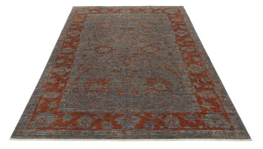Surface texture of New Farahan rug with natural Wool and intricate pattern