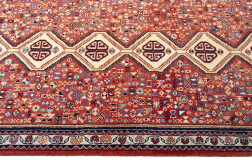 Close-up detail of 2000s Abadeh rug from Iran / Persia showing Wool weave