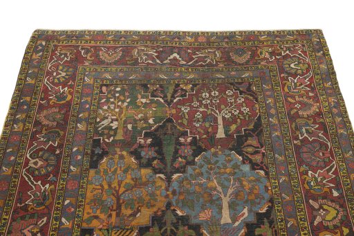 Surface texture of 1900s Bakhtiar rug with natural Wool and intricate pattern