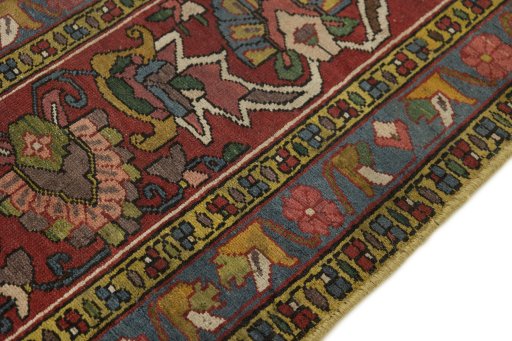 Central medallion detail of 1900s Bakhtiar rug from Iran / Persia