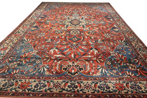 Surface texture of 1900s Bakhtiar rug with natural Wool and intricate pattern