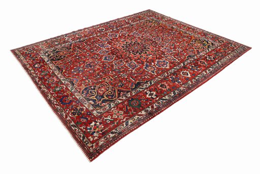 Close-up detail of 1920s Bakhtiar rug from Iran / Persia showing Wool weave