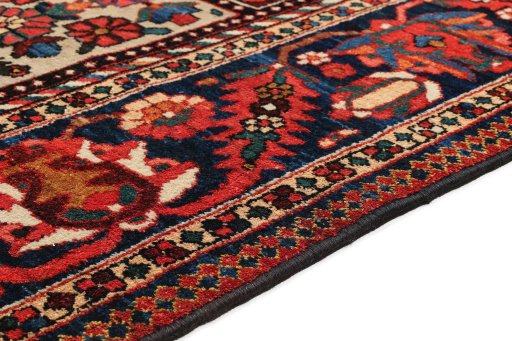 Central medallion detail of 1900s Bakhtiar rug from Iran / Persia