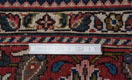 Corner detail of New Bakhtiar rug showing border pattern and Wool pile