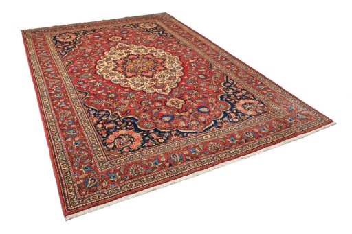 Corner detail of New Bakhtiar rug showing border pattern and Wool pile