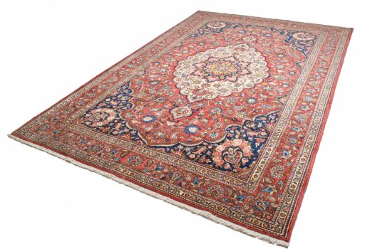 Close-up detail of New Bakhtiar rug from Iran / Persia showing Wool weave