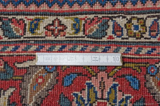 Central medallion detail of New Bakhtiar rug from Iran / Persia
