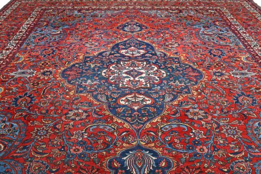 Corner detail of 1930s Bakhtiar rug showing border pattern and Wool pile