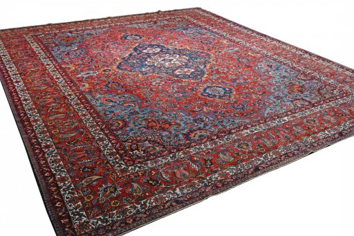 Corner detail of 1930s Bakhtiar rug showing border pattern and Wool pile