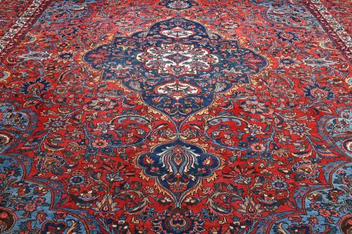 Close-up detail of 1930s Bakhtiar rug from Iran / Persia showing Wool weave