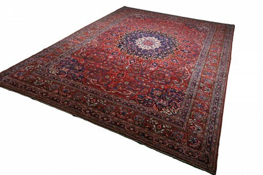 Close-up detail of 1930s Bakhtiar rug from Iran / Persia showing Wool weave