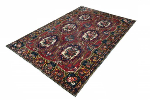 Corner detail of 1930s Bakhtiar rug showing border pattern and Wool pile