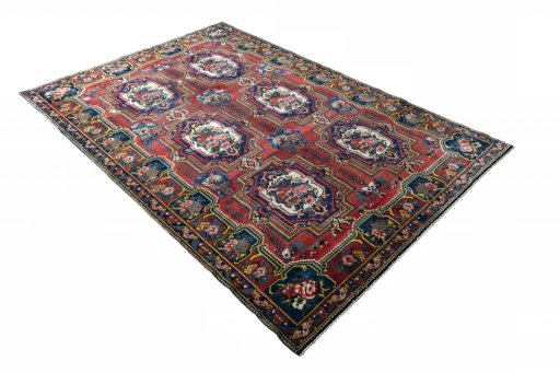 Close-up detail of 1930s Bakhtiar rug from Iran / Persia showing Wool weave