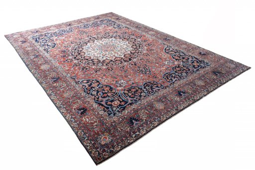 Close-up detail of 1930s Bakhtiar rug from Iran / Persia showing Wool weave