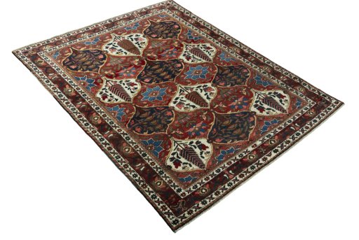 Close-up detail of 1950s Bakhtiar rug from Iran / Persia showing Wool weave