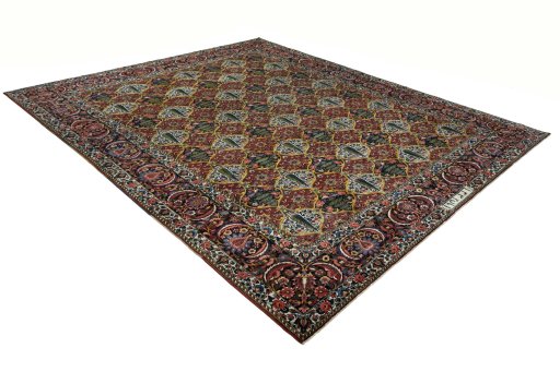 Close-up detail of 1930s Bakhtiar rug from Iran / Persia showing Wool weave