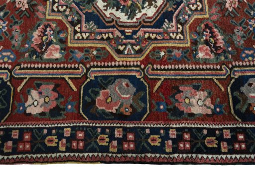 Corner detail of 1930s Bakhtiar rug showing border pattern and Wool pile