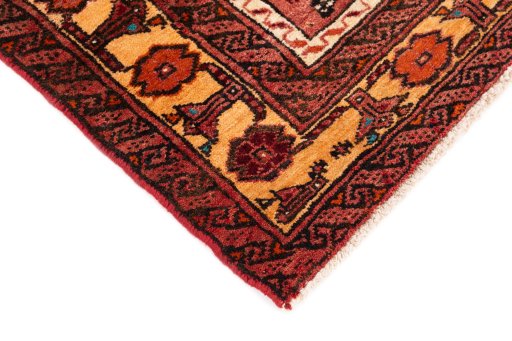 Central medallion detail of 1987s Baloch rug from Iran / Persia