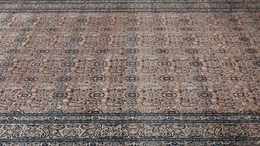 Central medallion detail of 1910s Dorokhsh rug from Iran / Persia