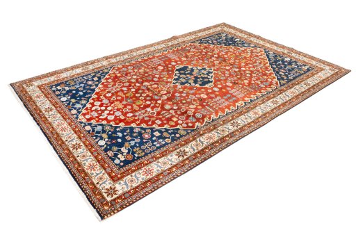 Corner detail of New Ghashghai rug showing border pattern and Wool pile