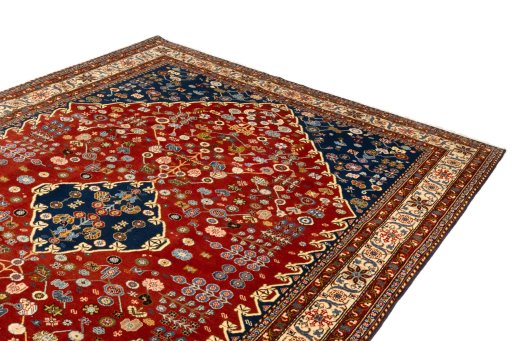 Surface texture of New Ghashghai rug with natural Wool and intricate pattern