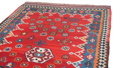 Surface texture of 1940s Ghashghai rug with natural Wool and intricate pattern