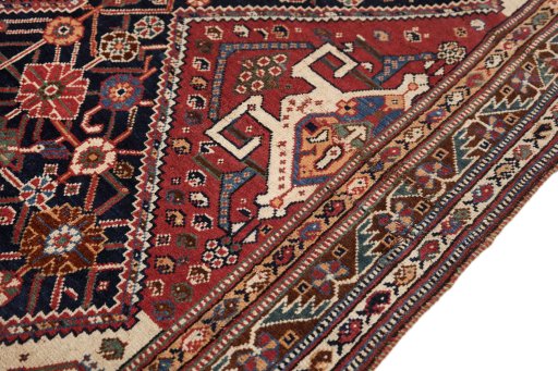 Close-up detail of 1900s Ghashghai rug from Iran / Persia showing Wool weave