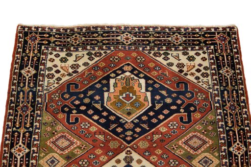 Surface texture of New Ghashghai rug with natural Wool and intricate pattern