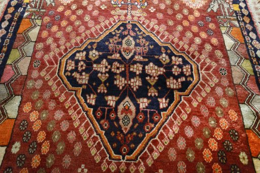 Central medallion detail of 2000s Ghashghai rug from Iran / Persia