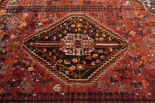 Central medallion detail of 2000s Ghashghai rug from Iran / Persia