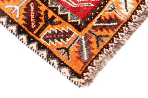 Central medallion detail of 1994s Ghashghai rug from Iran / Persia