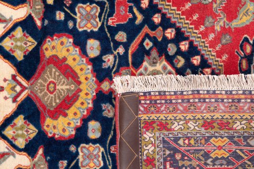 Close-up detail of 1984s Ghashghai rug from Iran / Persia showing Wool weave
