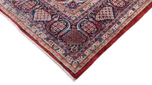 Backside of handmade 1910s Hamedan rug showing knot structure and weave density