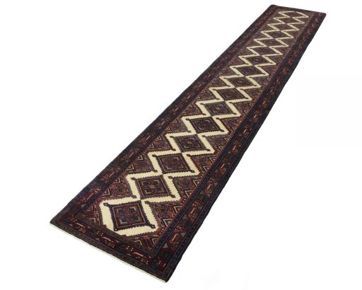 Corner detail of New Hamedan rug showing border pattern and Wool pile