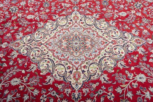 Central medallion detail of 2000s Hamedan rug from Iran / Persia