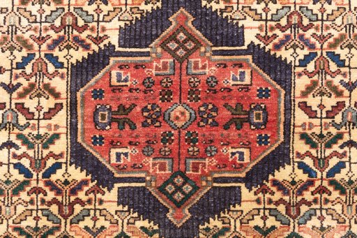 Full view of 1992s Hamedan rug from Iran / Persia, 150 × 98 cm in Cream tones