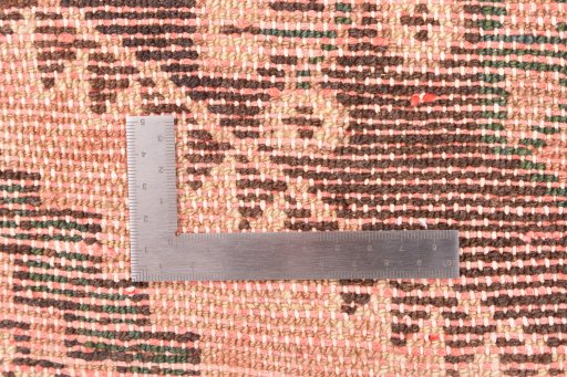 Corner detail of 1973s Hamedan rug showing border pattern and Wool pile