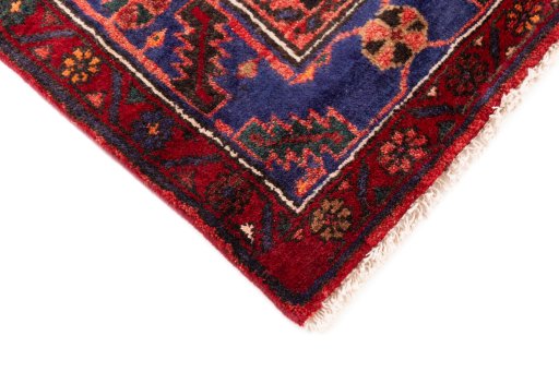 Central medallion detail of 1970s Hamedan rug from Iran / Persia