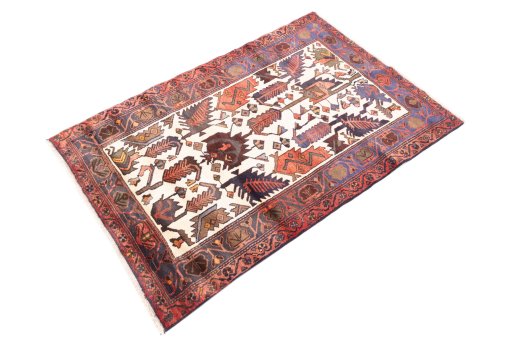 Corner detail of 1975s Hamedan rug showing border pattern and Wool pile