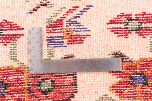 Corner detail of 1998s Hamedan rug showing border pattern and Wool pile