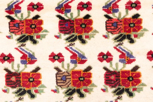 Full view of 1998s Hamedan rug from Iran / Persia, 146 × 106 cm in White tones