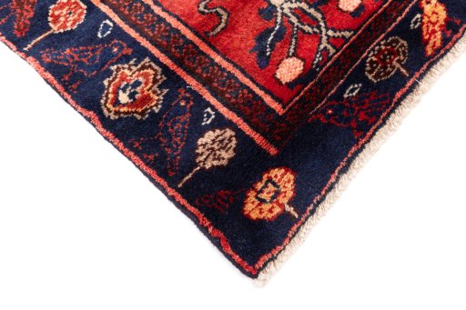 Central medallion detail of 1995s Hamedan rug from Iran / Persia
