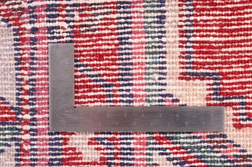 Corner detail of 1985s Hamedan rug showing border pattern and Wool pile